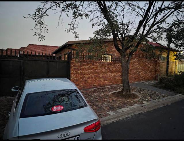 5 BEDROOM HOUSE FOR SALE IN NORKEM PARK